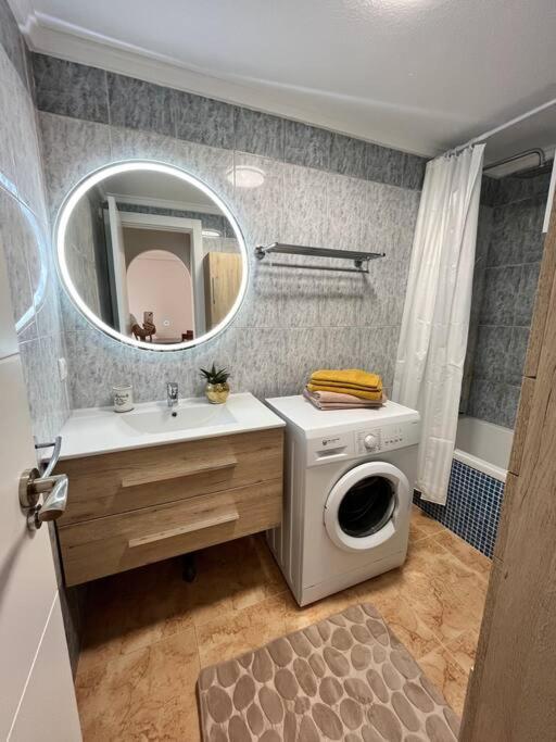 Cozy Apartment 5 Mins To Beach Torrevieja Exterior foto