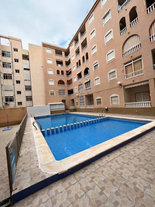 Cozy Apartment 5 Mins To Beach Torrevieja Exterior foto
